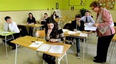 Začali sa písomné maturity, študentov dnes potrápi slovenčina