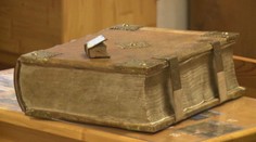 Zmizla mimoriadne vzácna, až 500 rokov stará kniha. Na stole mali vydarenú kópiu