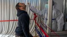 Zamestnanci, ktorí neprekonali COVID alebo nie sú očkovaní, sa musia naďalej testovať