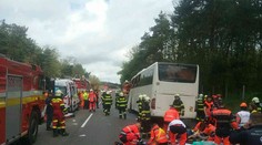 Dve nehody autobusov za jeden týždeň opäť vyvolávajú otázky ich bezpečnosti