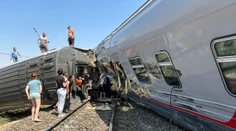 VIDEO: Nešťastie v Rusku. Po zrážke s kamiónom sa vykoľajil vlak, hlásia obete aj zranených