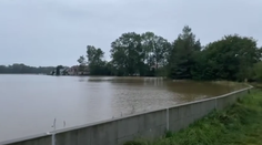 Voda v Česku pretrháva protipovodňové hrádze. Za dve minúty zatopila polovicu obce