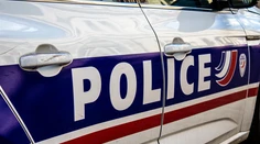 Šokujúci prípad z Francúzska. Muž 12 rokov držal manželku v zajatí, polícia našla v byte mučiace lavice