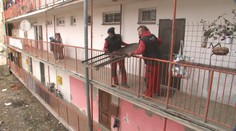 Demolačná čata na rómskom sídlisku v Prešove: Nelegálne prerábky museli ísť preč