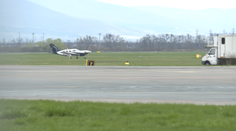 VIDEO: Pellegrini cestoval na predvolebný míting súkromným lietadlom. Tvrdí, že nie na účet štátu