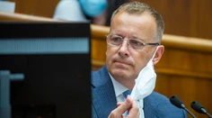 Ficovi a Druckerovi sa nepáči zmluva medzi Tiposom a Fun rádiom. Kollár hovorí o pseudokauze
