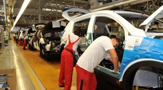 Štát vytiahol v boji o automobilku ťažký kaliber. Najvyššiu možnú dotáciu