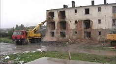 Neplatičov v Prešove deložovali a bytovky zrovnali so zemou