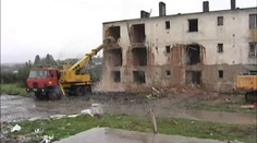 Neplatičov v Prešove deložovali a bytovky zrovnali so zemou