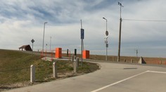 Skracovanie si cesty z priľahlého okolia do Bratislavy cez hrádzu pri Dunaji sa skončilo