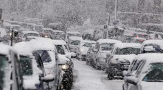 Zima opäť udrela. Pripravte sa na sneh, poľadovicu aj kolóny