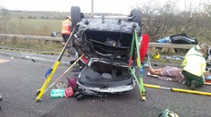 VIDEO: Šialená jazda matky s dieťaťom v aute. Preletela ponad kruhový objazd