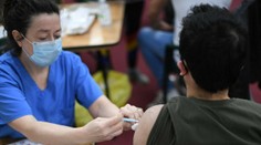 Británia zaočkovala už vyše 30 miliónov ľudí. Dnes uvoľnili opatrenia