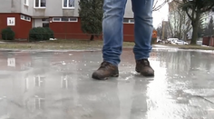 Pred domom majú problém s obrovskou mlákou, úrad sa bráni, že neprijal žiadnu sťažnosť