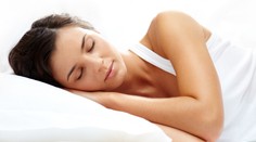 Berú vám horúce noci spánok? Osem tipov, ako ich zvládnuť