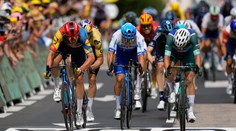 Pedersen ovládol hromadný špurt, Cavendish musel po páde odstúpiť a rekord neprekoná. Sagan mimo top 10