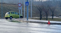 Na diaľnici D2 smerom do Bratislavy sa zrazili tri kamióny, tvoria sa tu kolóny