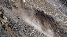 Padajúce skaly ich minuli len o vlások, kvôli hroziacemu nebezpečenstvu evakuovali celú dedinu