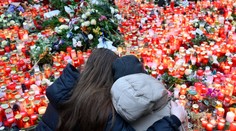 Česko drží štátny smútok za obete streľby v Prahe. Na chvíľu sa zastaví aj obsluha a predaj v obchodoch