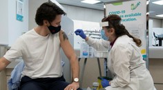 Zaočkovanosť v Európe: Aspoň prvú dávku vakcíny dostala už polovica dospelých