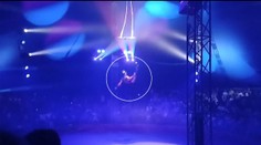 VIDEO: Kamera zachytila hororový pád akrobatky v ruskom cirkuse. Deti v publiku kričali od hrôzy