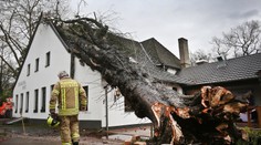 Európu sužuje veterná smršť Eleanor, vo Francúzsku si vyžiadala prvú obeť