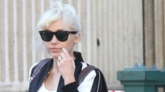 Miley Cyrus zmenila účes. Konečne vyzerá ako žena!