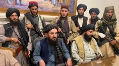 Macron: Dialóg s Talibanom neznamená jeho uznanie