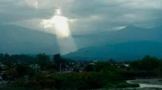 FOTO: Hra svetla a tieňov vytvorila na oblohe dokonalú siluetu Ježiša