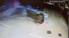 VIDEO Hrôzostrašná nehoda v Nitre. Opitý vodič v plnej rýchlosti napálil do zaparkovaného auta