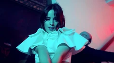 Horúci hit tejto jari? Camila Cabello v novom videoklipe sexy ako nikdy predtým