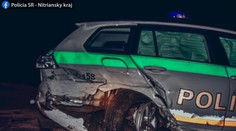 Opitý muž bez vodičského preukazu spôsobil nehodu. Narazil do dvoch policajných áut