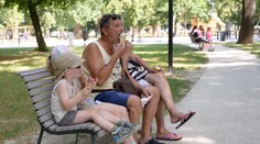 Pozor, platí výstraha pred vysokými teplotami. Už sa však blížia aj búrky