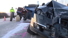 Otec si v traktore takmer zabil syna. Na ceste nemal, čo robiť