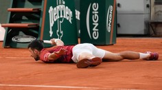 Zverev a Djokovič sa na postup poriadne natrápili. Srba počas zápasu limitovali zdravotné problémy
