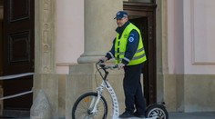Bratislavskí policajti budú hliadkovať na kolobežkách