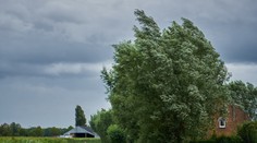 V štyroch okresoch hrozí extrémne silný vietor, SHMÚ vydal najvyšší stupeň výstrahy