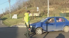 Pri Trenčíne hľadajú nebezpečných mužov. Domáci sa boja vyjsť z domu