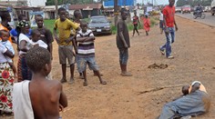 V Libériii zabila ebola už 100 zdravotníkov. Za aký príplatok podstupujú riziko smrti?