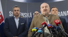 SNS sa postavila Hlasu. Týka sa to dôchodkov