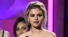 Transplantácia obličky jej zachránila život. Selena počas dojímavej reči neudržala slzy
