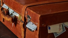 Veľká kuriozita! Futbalový klub musí vyplatiť trénera v hotovosti, bude potrebovať kufor