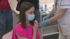 Prví zaočkovaní čoskoro cez niektoré hranice bez testu neprejdú. Vyrieši to tretia dávka?