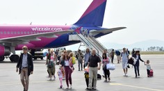 Na mol opitý vodič tankovacieho auta nabúral v Košiciach do lietadla s turistami