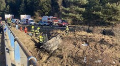 Nešťastie pri Kežmarku. Vodič narazil do svahu, zraneniam na mieste podľahol