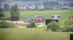 Reklama je už neúnosná. Aktivisti odstraňujú bilbordy a iné nosiče na vlastnú päsť