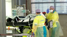 Holandsko chce uvoľniť tlak na nemocnice. Pacientov s covidom začalo prevážať do Nemecka