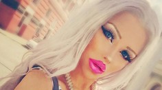 Česká Barbie (17) už odhodila podprsenku a ukázala nové silikóny v plnej kráse