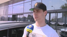 VIDEO: Vrátil sa domov, na ľad i v klobúku. Juraj Slafkovský exkluzívne: Opäť sa cítim ako hokejista