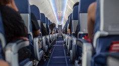 Muž okradol počas letu troch pasažierov. Obral ich o vyše 23-tisíc dolárov